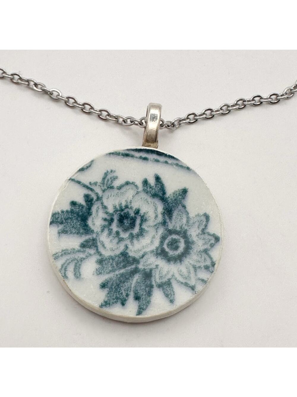 Broken Plate Blue White Round Pendant Silver tone Chain Necklace Jewelry